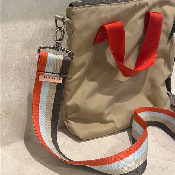 shortyLOVE Amuse Medium Crossbody Bag Khaki w/ Boardwalk Strap - Picture 5 of 9